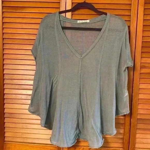 We The Free Size Small Short Sleeve Gauzy Shirt in a Heathered Teal Color. - Picture 1 of 7